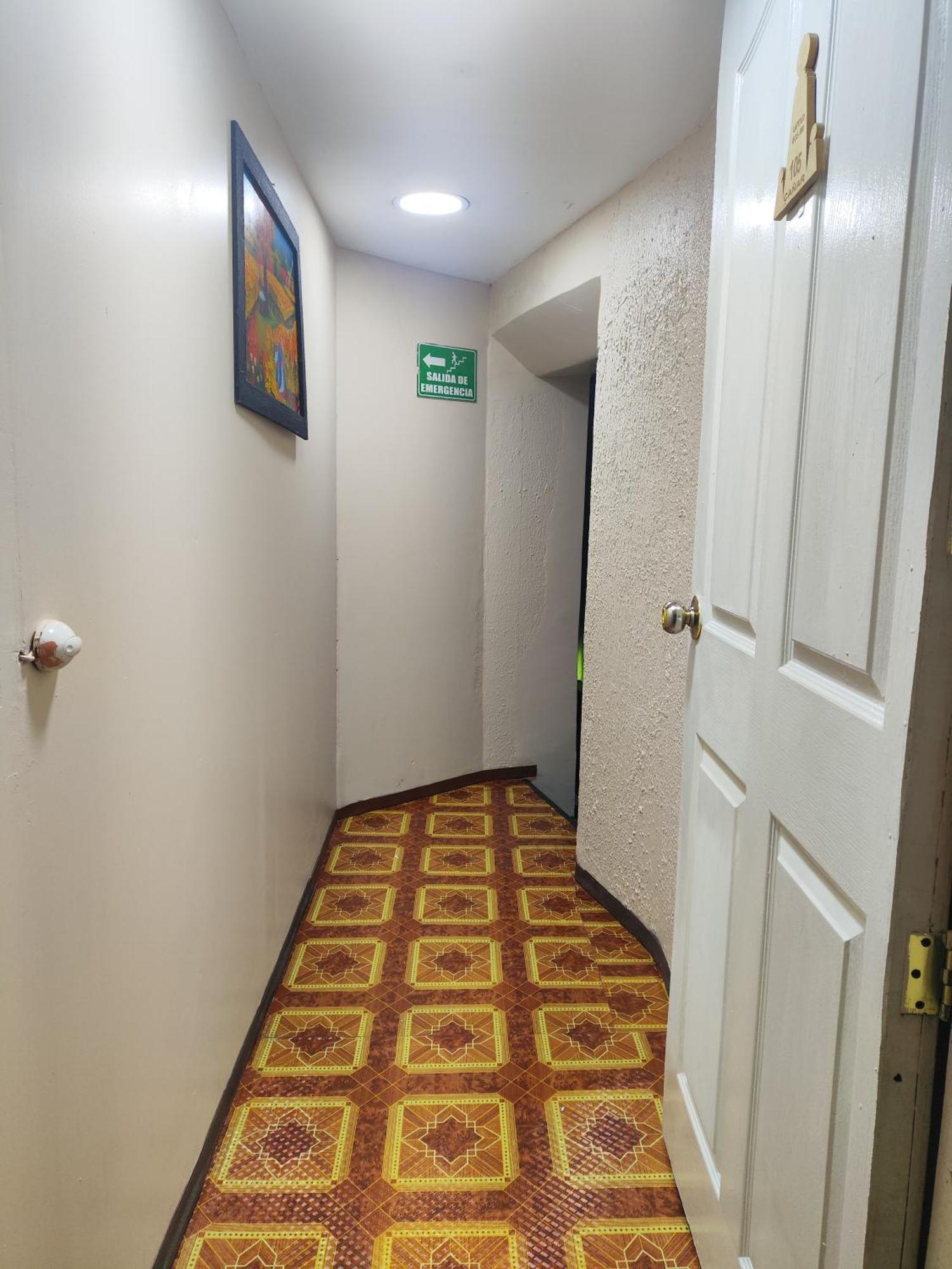 Hostal Latitud Ecuem Quito Kültér fotó